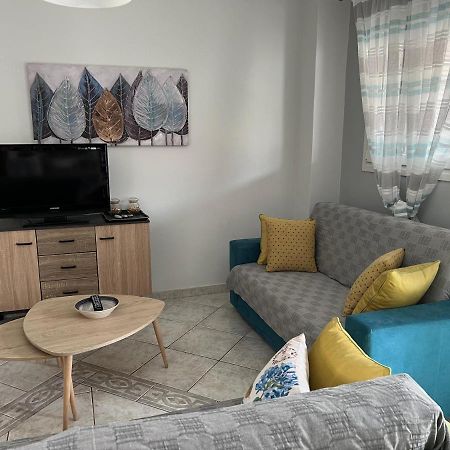 Apartment Efi Néa Péramos Bagian luar foto